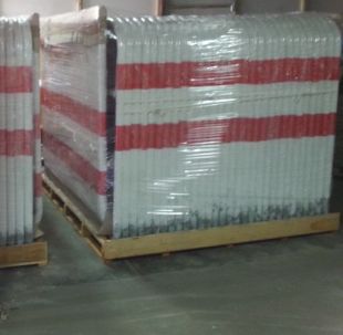 Bariera chodnikowa U-12a z porzeczką | na stopie, biało-czerwona